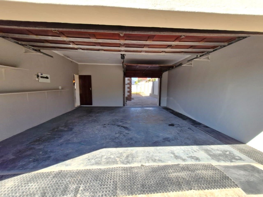 To Let 3 Bedroom Property for Rent in Meerhof North West